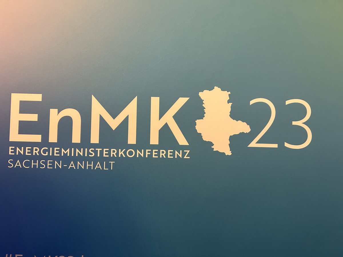 Klaus_Mueller's tweet image. Zusammen mit @Amprion, @50Hertzcom, @TenneT_DE &amp;amp; @TransnetBW hat die @bnetza heute der #Energieministerkonferenz den Stand des #Stromnetzausbau|s vorgestellt. Wir müssen 🇩🇪 so schnell &amp;amp; günstig wie möglich vernetzen, damit Erneuerbarer Strom fließen kann.

#EnMK23 @MWU_LSA