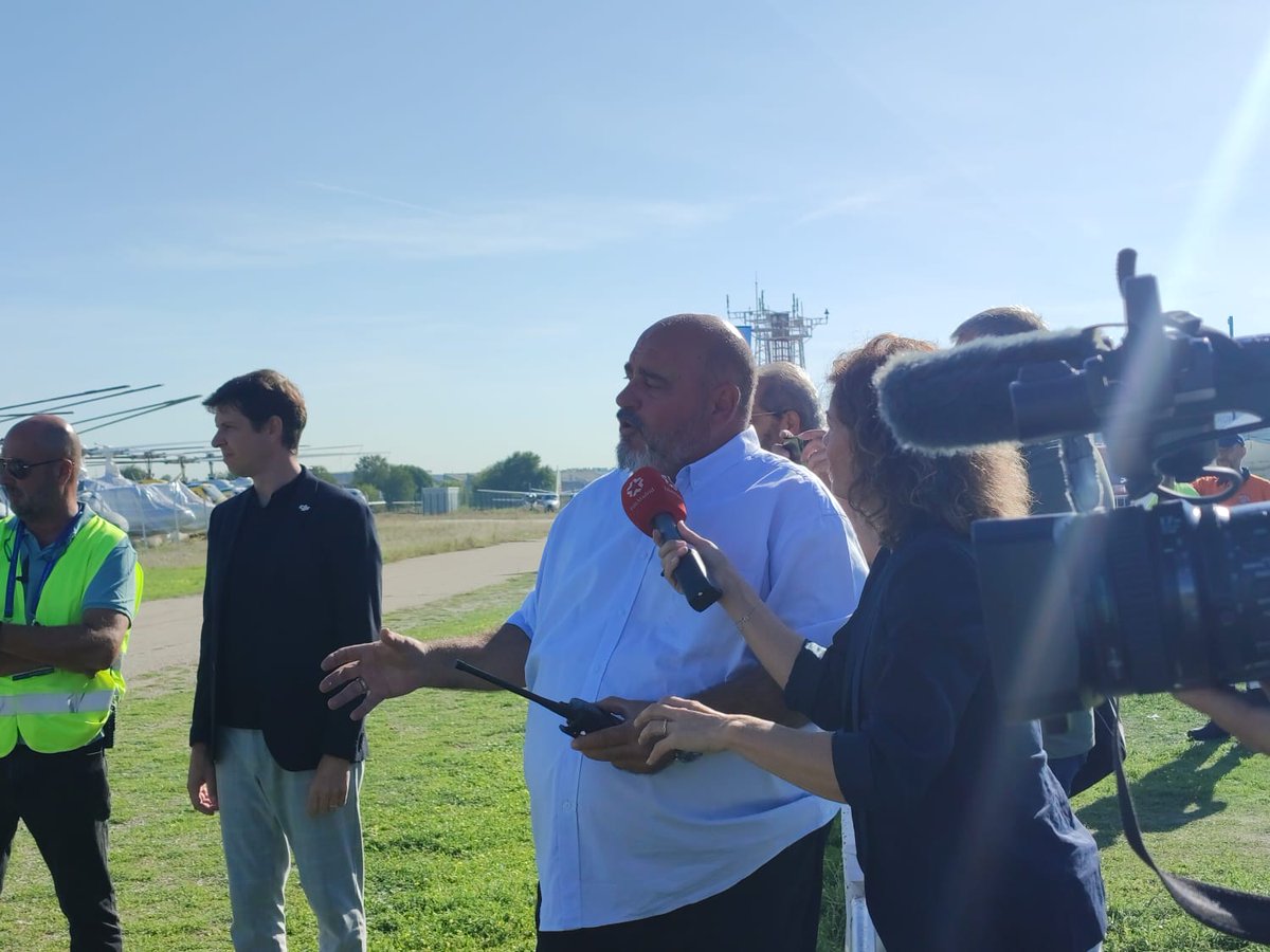 IAM MADRID by Expodronica (@expodronicamad) on Twitter photo 👋Nuestros amigos de <a href="/BuenosDiasTM/">Buenos Días Madrid</a> se han acercado a nuestro aeródromo de Cuatro Vientos .
🔝Antonio Sousa, nuestro director técnico, ha sido el encargado de explicarles el valor de la <a href="/AirspaceWeek/">Airspace Integration Week Madrid</a>.
#AIW2023 👋Nuestros amigos de <a href="/BuenosDiasTM/">Buenos Días Madrid</a> se han acercado a nuestro aeródromo de Cuatro Vientos .
🔝Antonio Sousa, nuestro director técnico, ha sido el encargado de explicarles el valor de la <a href="/AirspaceWeek/">Airspace Integration Week Madrid</a>.
#AIW2023