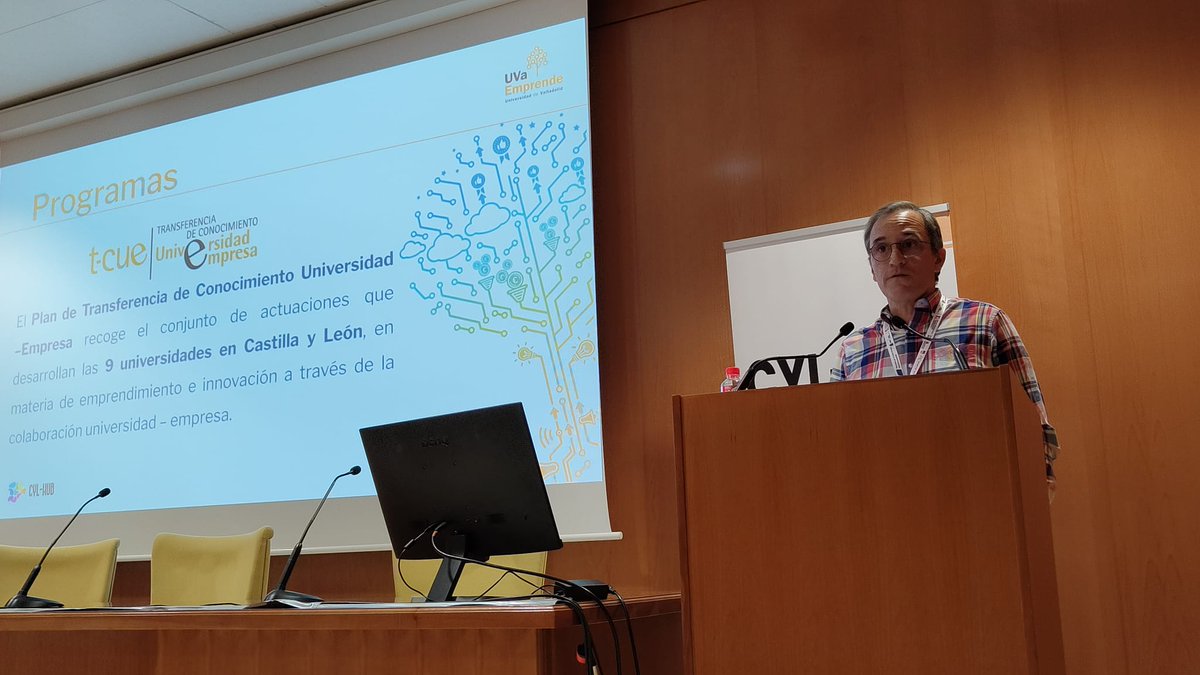 Comienza la #charla sobre los recursos de apoyo al #emprendimiento de la <a href="/UVa_es/">Gabinete de Comunicación Universidad de Valladolid</a>, a manos de Pedro Ignacio Ruíz