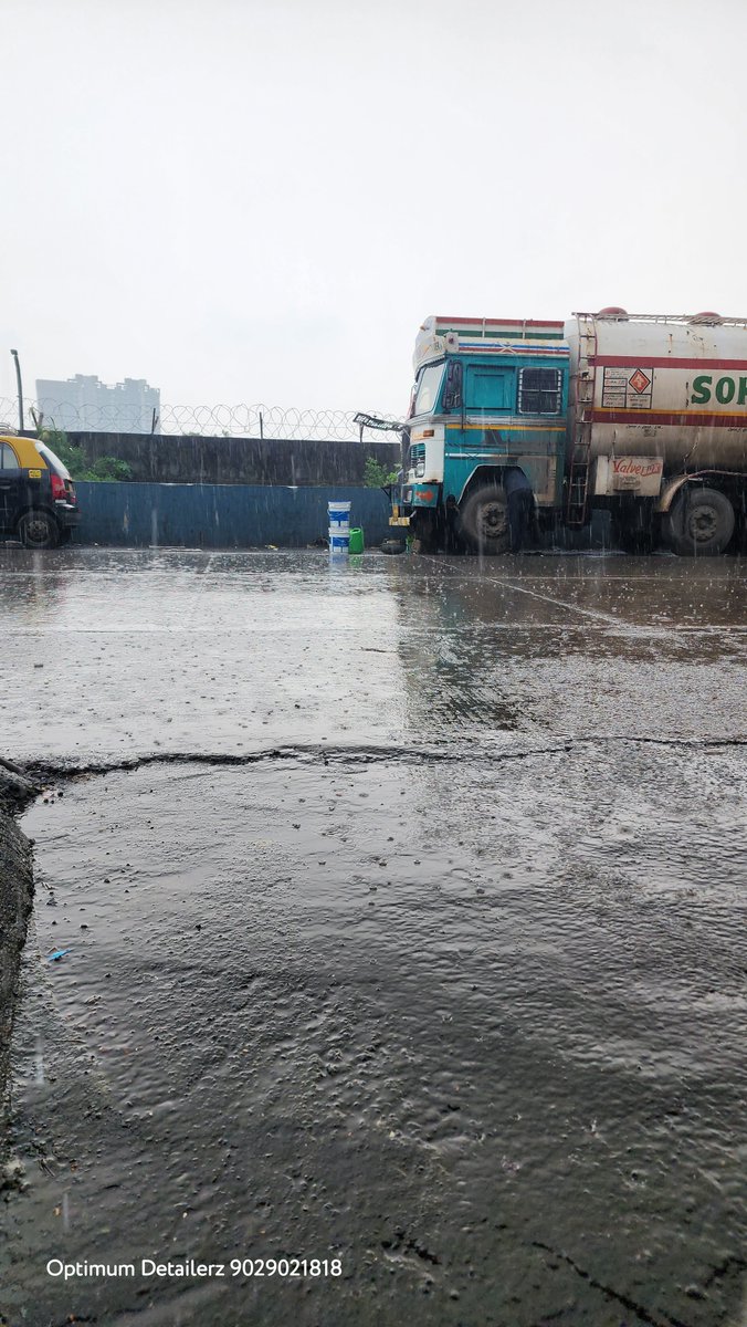 Pouring heavily at 2:50 pm with great thundering at RCF Road, Mysore Colony, Chembur East, Mumbai 74.

Thursday, 28th of September. 

#mumbaikar #mumbaidairies #mumbairain #mumbaimonsoons #monsoondiaries #monsoonseason #rains #baarish #paani #paus #mumbaimonsoon #MumbaiRains