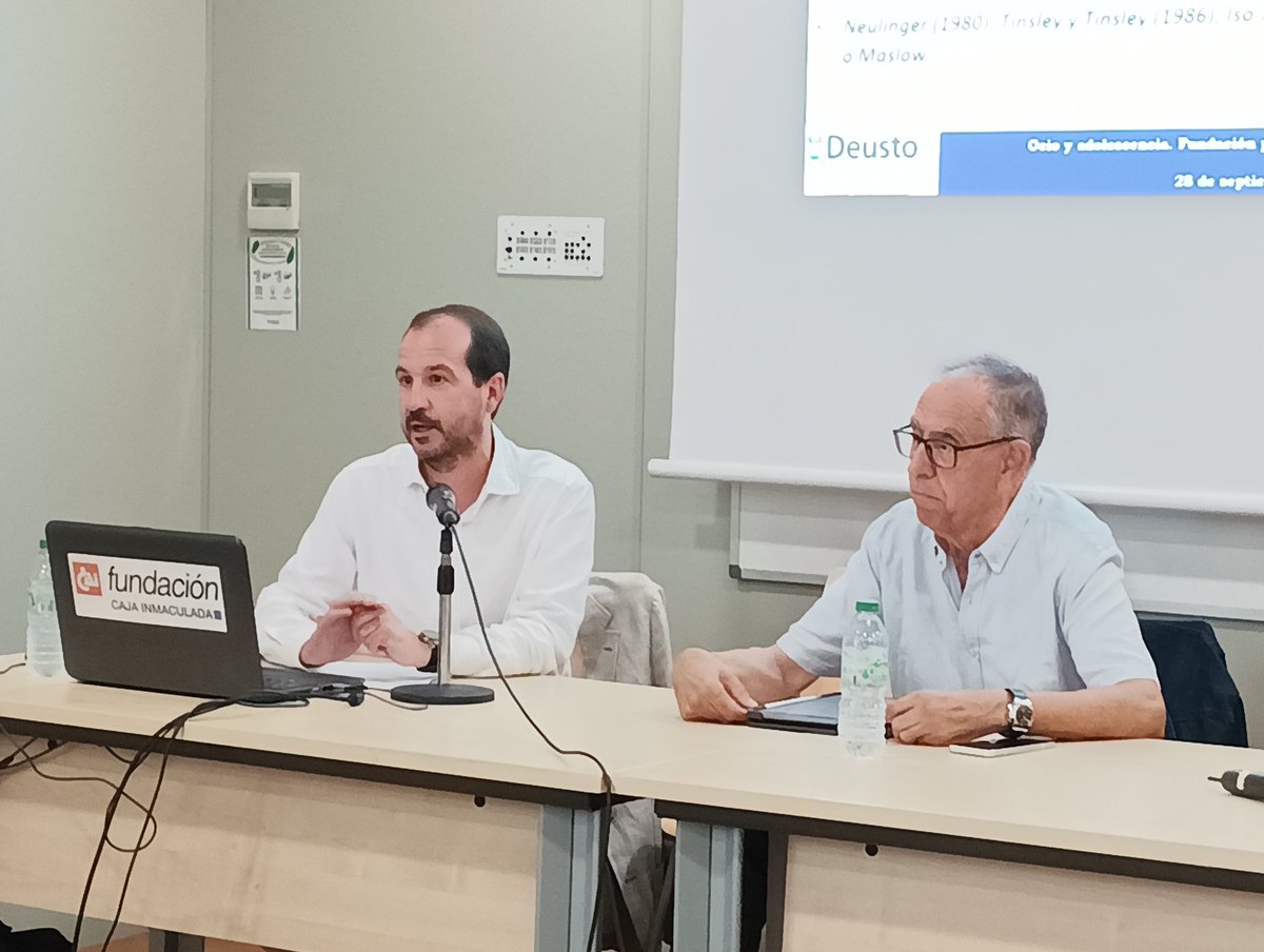 Seminario #adolescentes y #adolescencias de <a href="/FAIMzgz/">FAIM</a> en esta ocasión sobre el #ocio con <a href="/Doistua/">Joseba Doistua</a> del <a href="/deustoEstudOcio/">Deusto Estudios Ocio</a> y @jaumefunes