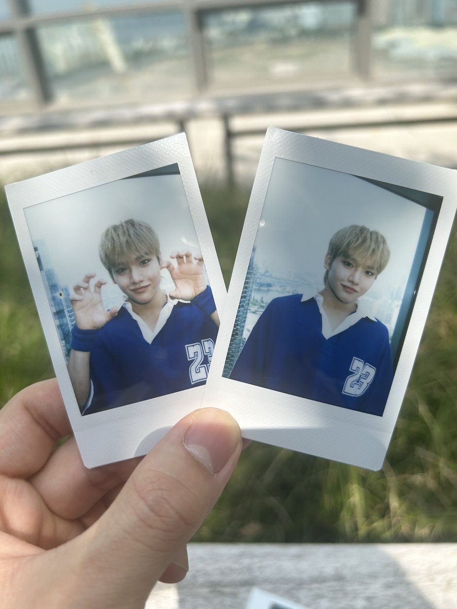 24kumi_trainee's tweet photo. どうぞ〜
プレゼントを届けます〜
今回は皆さんにプレゼントをしたくてポラロイド撮影をしてみました〜！！
僕は初代ポラロイドの時代に生まれてみたかったです。なぜなら凄く好きだからです！
잘 찍었죠~v{^ㄱ ^}v
ま〜た〜ねっ🙋🏼‍♂️🥴
#24組 #24kumi https://t.co/iqCNquqWvz