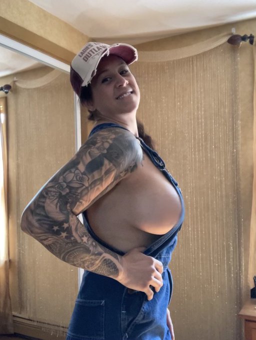 Might need to start wearin&rsquo; a flannel underneath these 🥶   Like❤️ Repost♻️ Follow 👀 https://t.co/iQ7