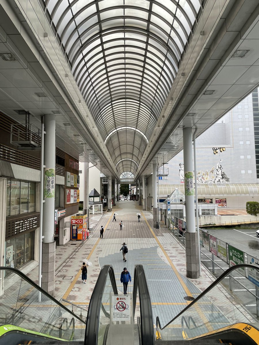 「そんなかんなで、秋田の方に行ってました。仕事がしこたま残ってるので散歩とご飯以外」|あきづきりょうのイラスト