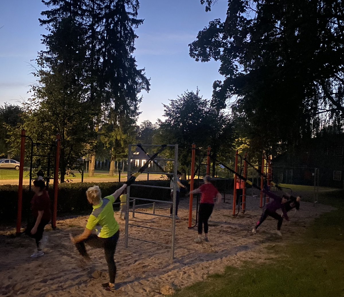 VingroLV's tweet photo. Paveikts #beactiveday kopā ar VingroLV aktivitāšu atbalsta grupu Skrīveros “ Izvingro savam mundrumam!” #tiekamiestreninos #LVFA #piecelies ✋✋✋ https://t.co/aJ17DIfvJZ