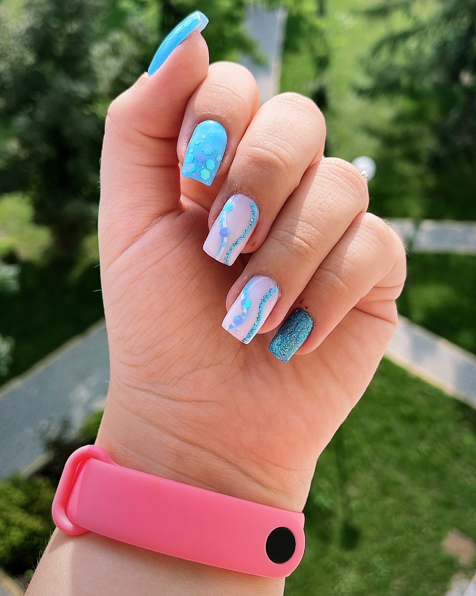 Blue love 💙🩵🦋💎
#blue #nails #nailart #paznokcie #nailsinspiration #bluenails #manicure