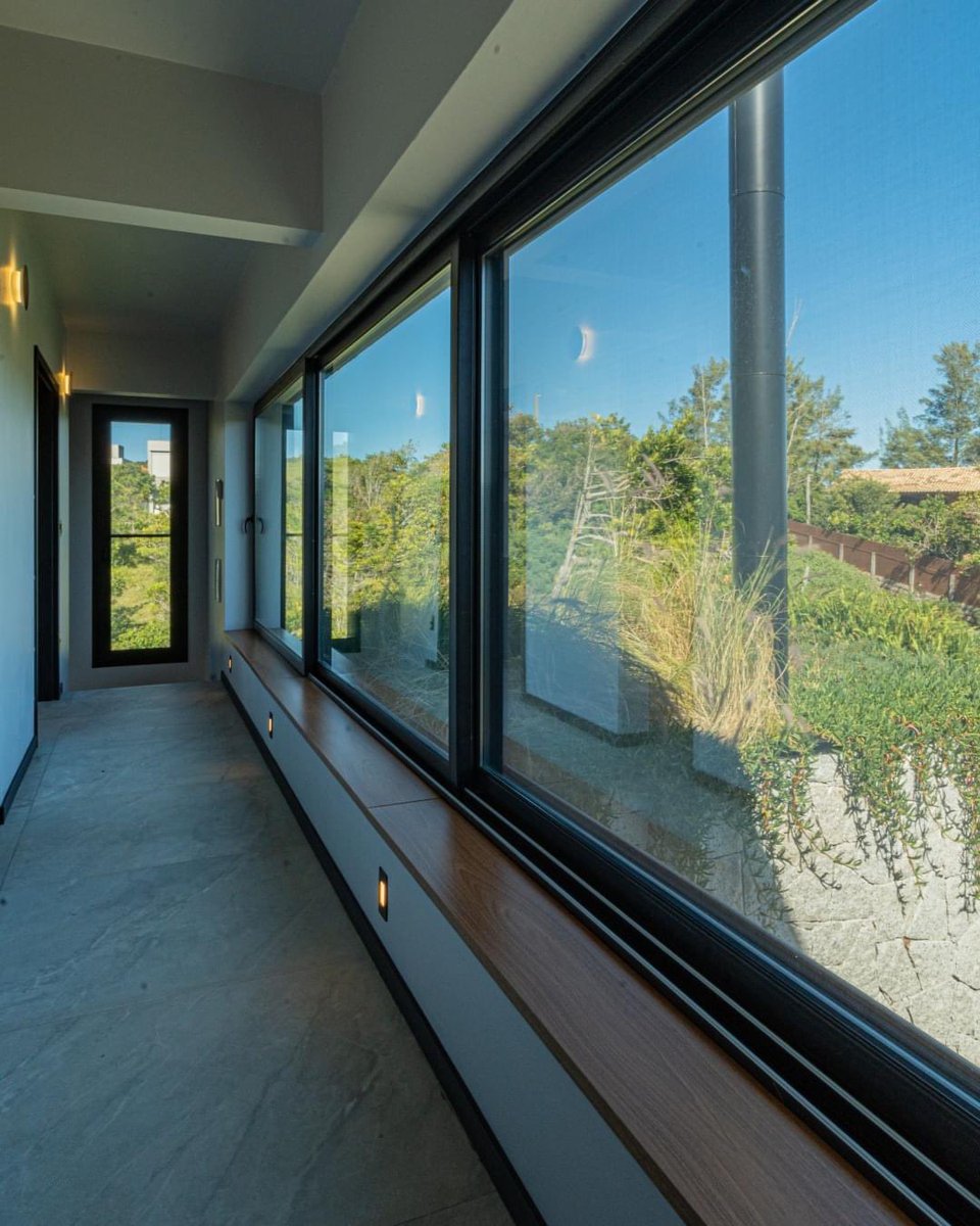 Severa96637779's tweet image. Crie um ambiente excepcional com nossas janelas de design sofisticado.

Projeto: Guto Terra

#casa #arqutietura #praia #altopadrao #design #altopadrao #sofisticacao #pvc #janelas #portas