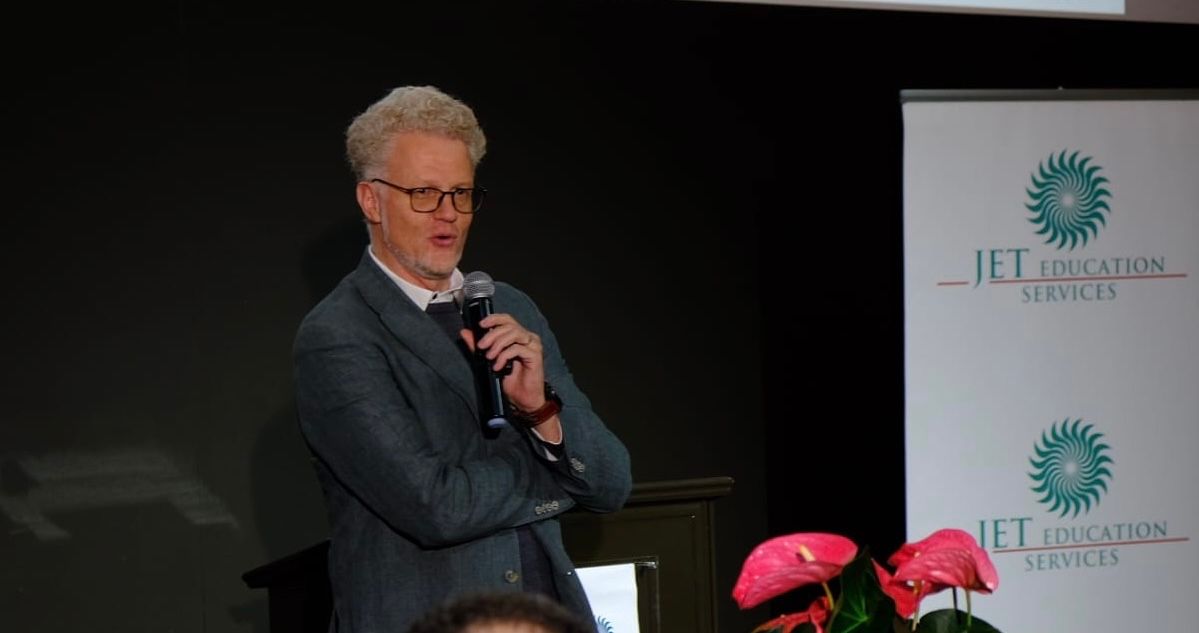 James Keevy, JET Chief Executive Officer, addresses the annual meeting participants mentioning the sybolism of the JET’s colour brand. #JETAM2023