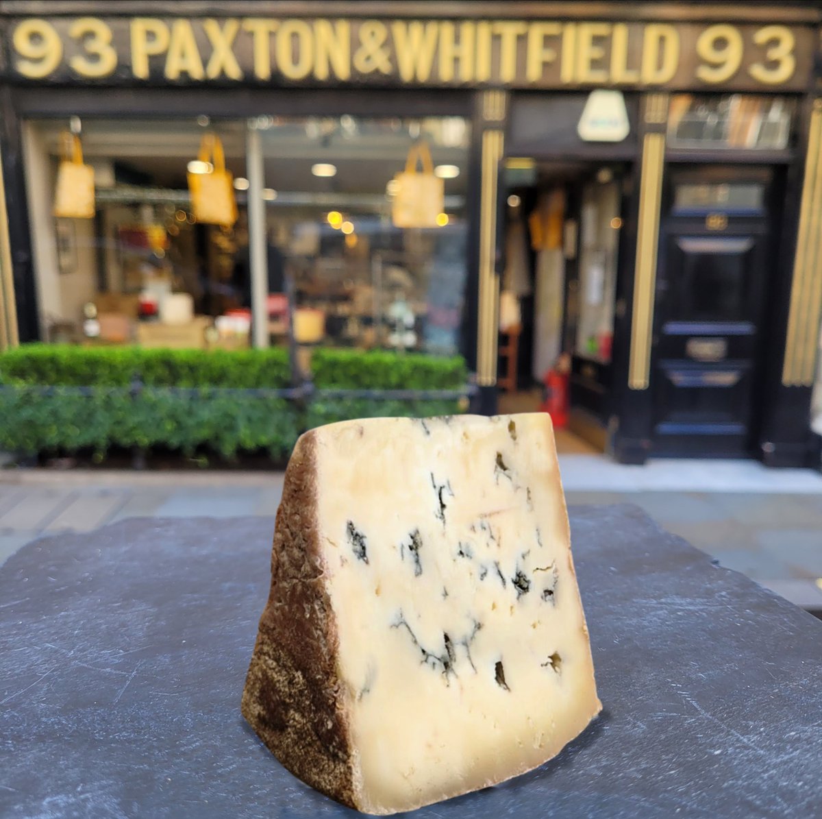 #cheeseoftheday Pevensey Blue

A soft, creamy and rich tasting blue cheese made with milk from cows that graze the Pevensey Levels in Sussex. A delightful Gorgonzola Piccante-like cheese with a creamy, syrupy &amp; hazelnut aftertaste.

#cheese #bluecheese #britishcheese
