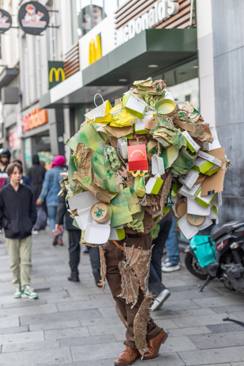 If policymakers listen to McDonald’s’ lobbying, more trees will be turned into trash…
Shifting from throwaway plastic to throwaway paper is not a solution. We need a packaging regulation that encourages #reuse.

#MakeThrowAwayGoAway #PPWR