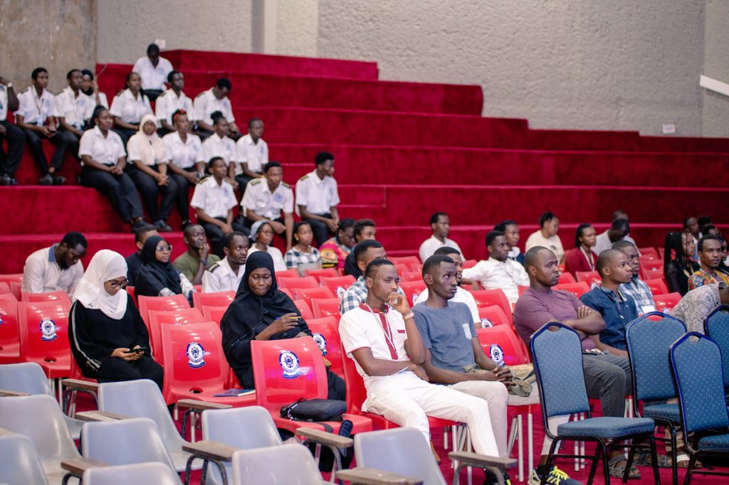 The event was graced by Shadrack Mwadime, PS Maritime Shipping and Blue Economy, Maurine Mudi,Regional Coordinate MCK Mombasa among others.
#tukutanebandari #mombasayouthdialogue #MCK #KMA