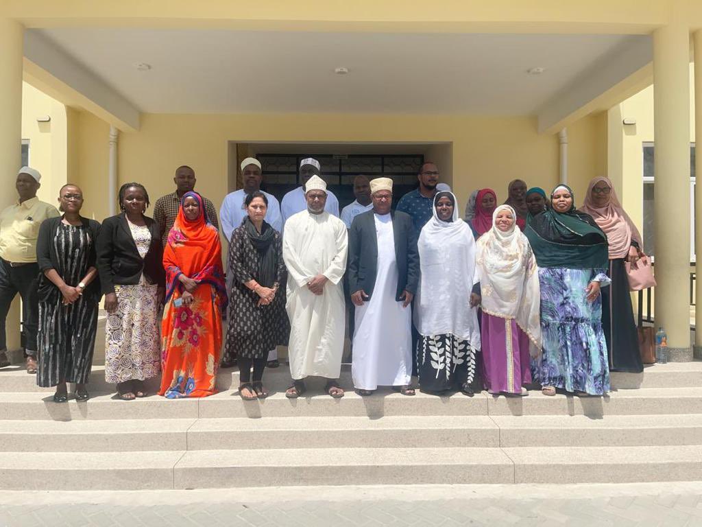 UNICEFTanzania's tweet photo. We've officially launched the School Health and Nutrition Program in #Zanzibar🍲This milestone, in partnership with MOH, MOEVT and #ZAPHAPlus, aims to address malnutrition and Anemia among adolescent girls!
#KwaPamoja Let's nourish the future🌱
#GRREAT https://t.co/gEhvLHjbfo