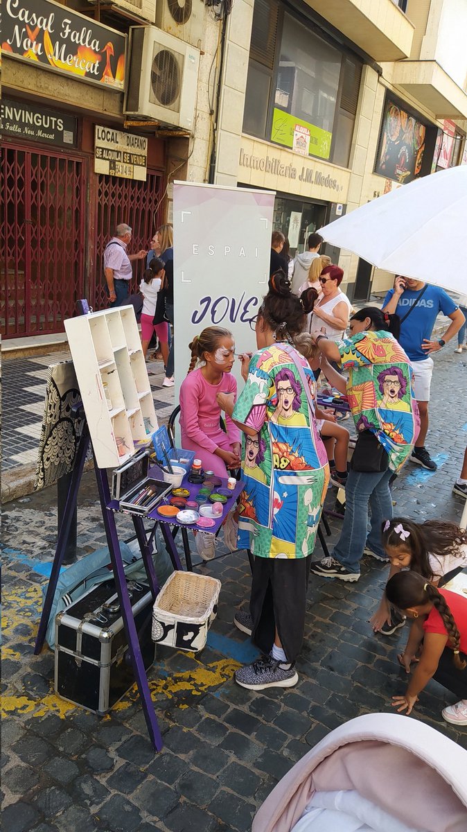Bon dia!🌞

😊Ací vos mostrem algunes imatges del 🤩MATINAL INFANTIL🤩 que tenim avui al 📍C/Muntanya d'Algemesí, amb maquillatge artístic🎨, unflables🤸🏼‍♀️ i més!!👏🏽

#algemesí #setembre #activitat #espaijove
<a href="/aj_algemesi/">Ajuntament Algemesí</a>