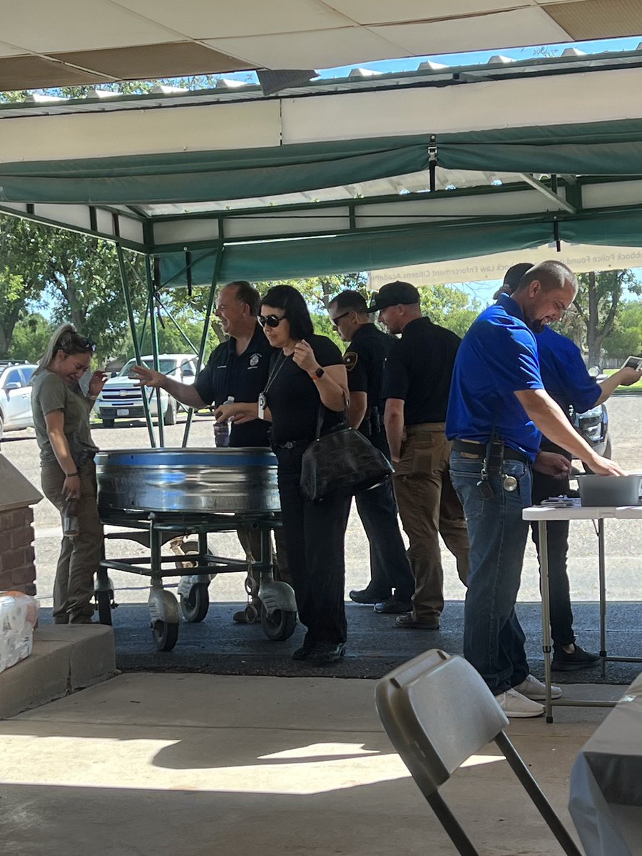 LPDCEU's tweet photo. Thank you Resthaven, for hosting the ‘Back the Blue’ appreciation barbecue lunch. We appreciate y’all’s gesture immensely. 
——
#lpdceu #lpd #lubbockpolice #lubbock #texas https://t.co/saKNCMOfjJ