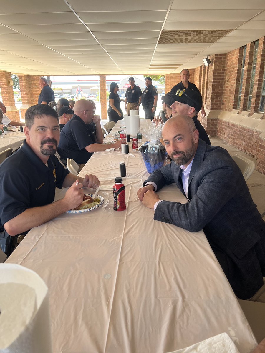 LPDCEU's tweet photo. Thank you Resthaven, for hosting the ‘Back the Blue’ appreciation barbecue lunch. We appreciate y’all’s gesture immensely. 
——
#lpdceu #lpd #lubbockpolice #lubbock #texas https://t.co/saKNCMOfjJ