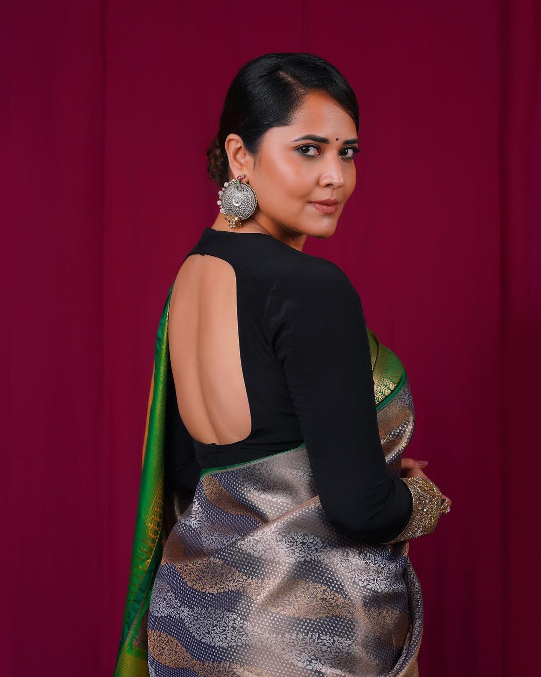 Image Actress Anasuya Bharadwaj in Blue