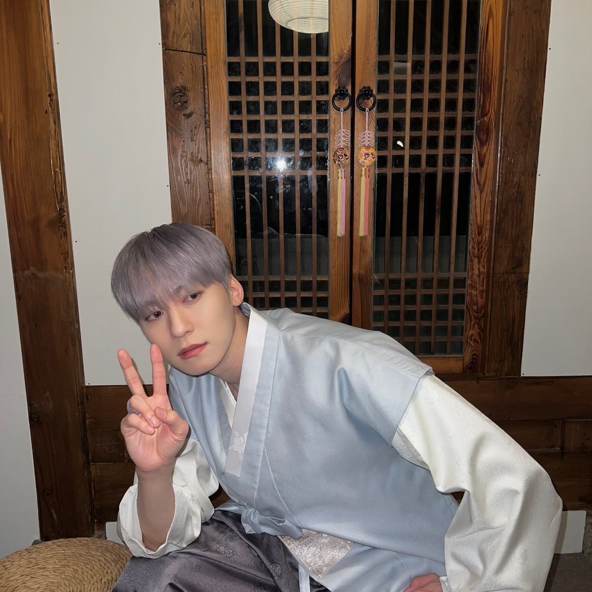 official_ONEUS's tweet photo. [#건희]
HAPPY 추석 🙇🏻‍♂️🩵 https://t.co/u6nJzsPcbh