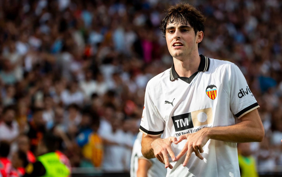 KojoMickyMBE's tweet photo. 🚨 Both #mufc and Newcastle are keeping a close eye on Valencia midfielder Javi Guerra. They believe he'll leave for much less than his €100 million release clause. [@MARCA]

I have been watching this guy closely and I love him. But nothing close to that fee. Not even close. https://t.co/tMncEiOF2x