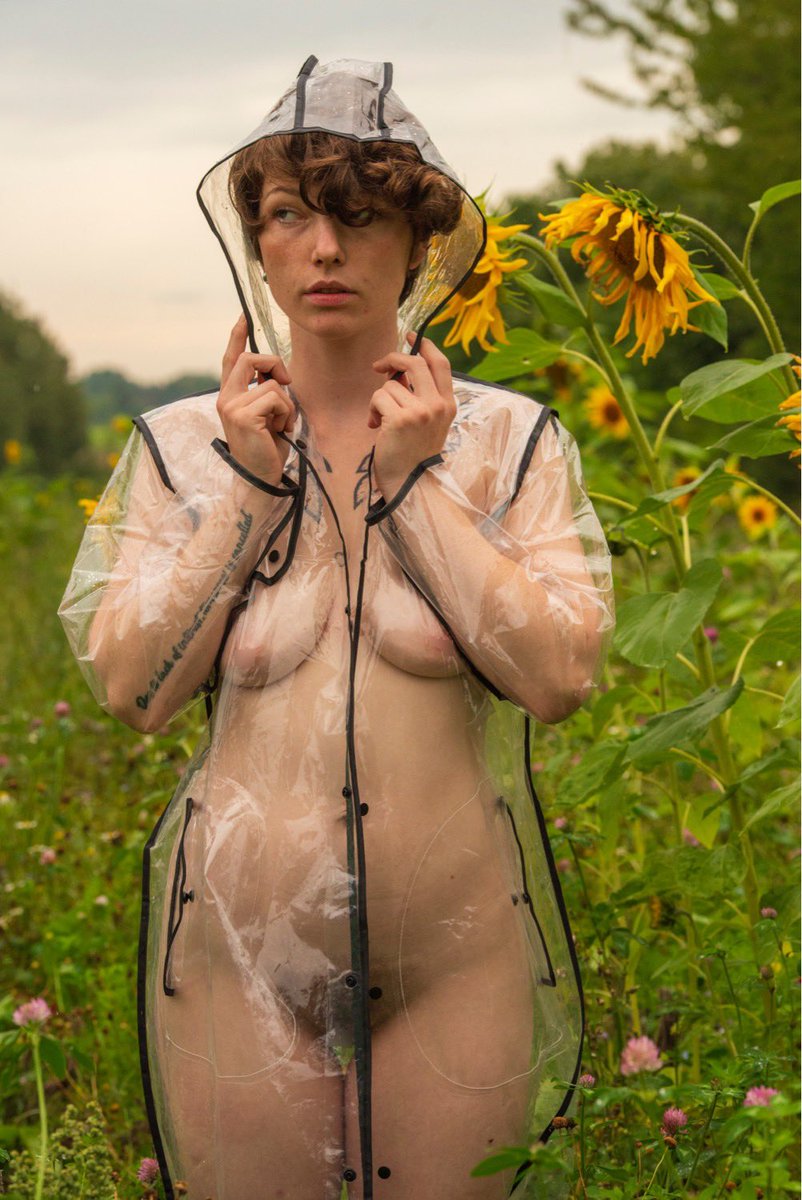 Nicho_Oppermann's tweet photo. Sunflower shoot with beatiful @CarlsenAnnika on a rainy day… 📸 https://t.co/WE1FENRjYp