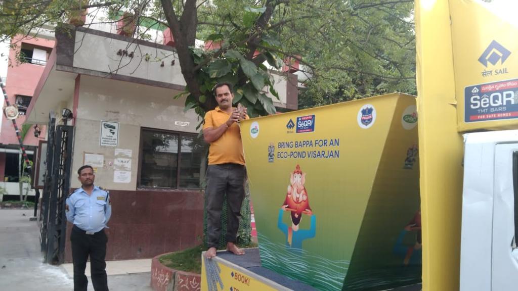 Know_SAIL_TMT's tweet photo. As part of environment conservation measures,@SAILsteel started a mobile pond, moving in several areas of #Hyderabad,to facilitate #GaneshaIdol #Immersion (at #doorstep).The campaign "Bring Bappa for an Ecopond Visarjan" runs from 26th to 28th Sept23
#GreenSeQR #SAILSeQR #TMTbars https://t.co/aWukNRhsno