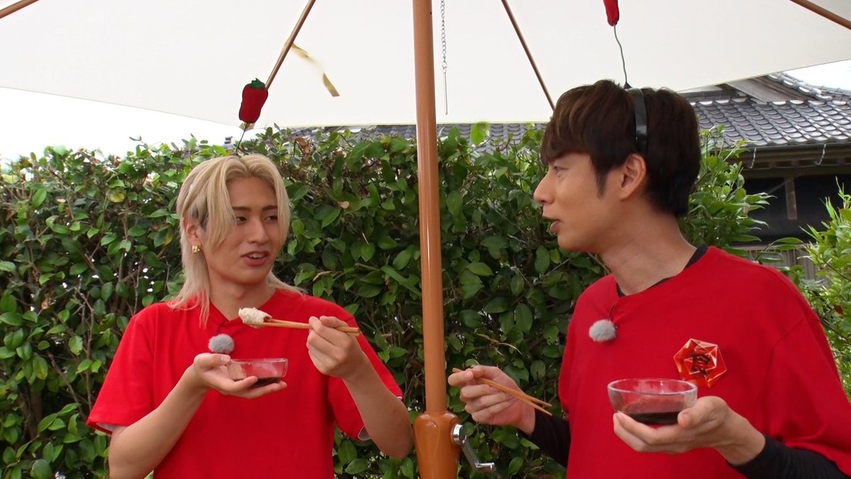 gettun_tbs's tweet photo. #ゲツンこぼれ話

美味い❗️連発の赤ピーマンランド😋

💚「中丸さんの食リポは
本当に美味しそうなので勉強したい」

意気込んだ猪狩さんでしたが
中丸さんと丸かぶりしたりと苦戦😂

❤️「美味しいのは伝わってるから良いね」
和気藹々と完熟赤ピーマンを堪能したお二人でした♡ https://t.co/oGDVKV0sNa