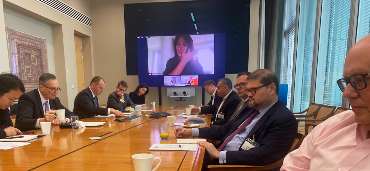 Karel van Oosterom tweet media