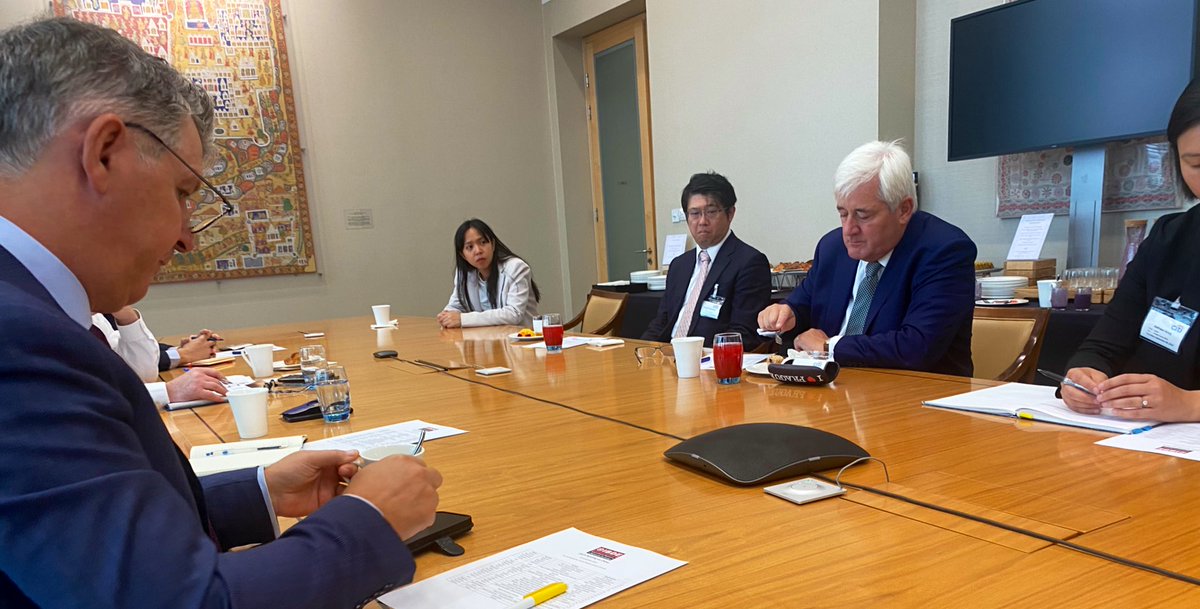 Karel van Oosterom tweet media