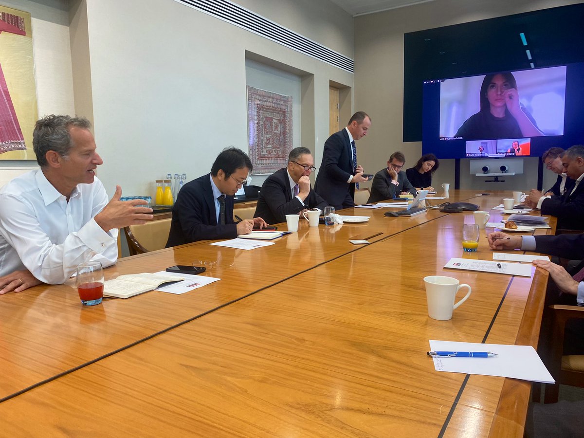 Karel van Oosterom tweet media