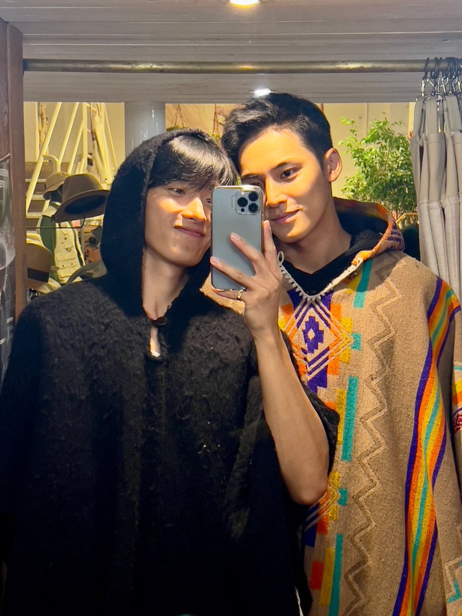 sounds_of_cheol's tweet photo. dk &amp; mingyu 🖤🤎 https://t.co/lMeHWzxA2o