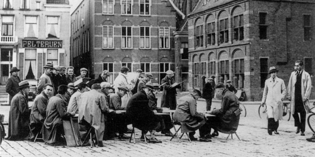 Verhildersum's tweet photo. Noteer zondag 15 oktober in uw agenda! Om het museumseizoen af te sluiten geeft Henk van Veen, hoogleraar kunstgeschiedenis @univgroningen, ’s middags om 15.00 uur een lezing over De Leermeesters van De Ploeg namens @KunstBehoudGro: https://t.co/SypcEzfx4t https://t.co/Ek5T2vXndE