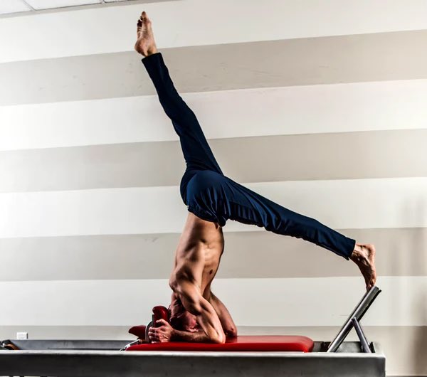 ThePilatesRoom's tweet photo. The Headstand Exercise by Noam Gagnon https://t.co/qvr4eIm1vA