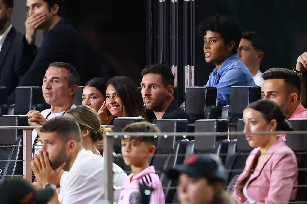ItsAWagWagWorld's tweet photo. #AntonelaRoccuzzo & #LionelMessi attend the U.S. Open Cup Final between Inter Miami and Houston Dynamo (1-2) at DRV PNK Stadium on September 27. #InterMiami #USOpencupfinal https://t.co/cKoJhcNDMJ