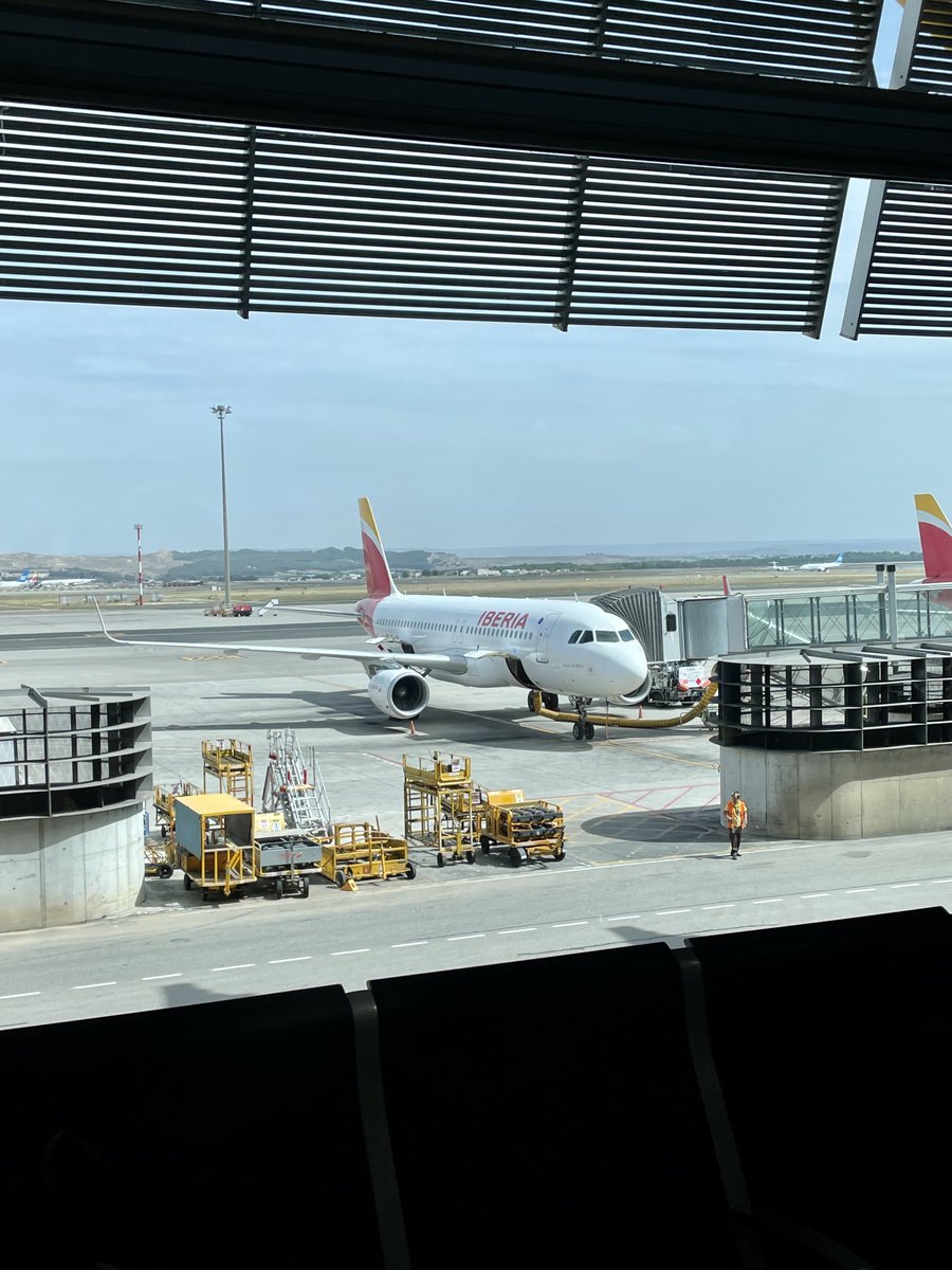 alvaroantitrade's tweet image. hoy es un buen día, nos reunimos con un compi de la sala en españitaaa, por supuesto, para tradear. #viajexpress #stoped