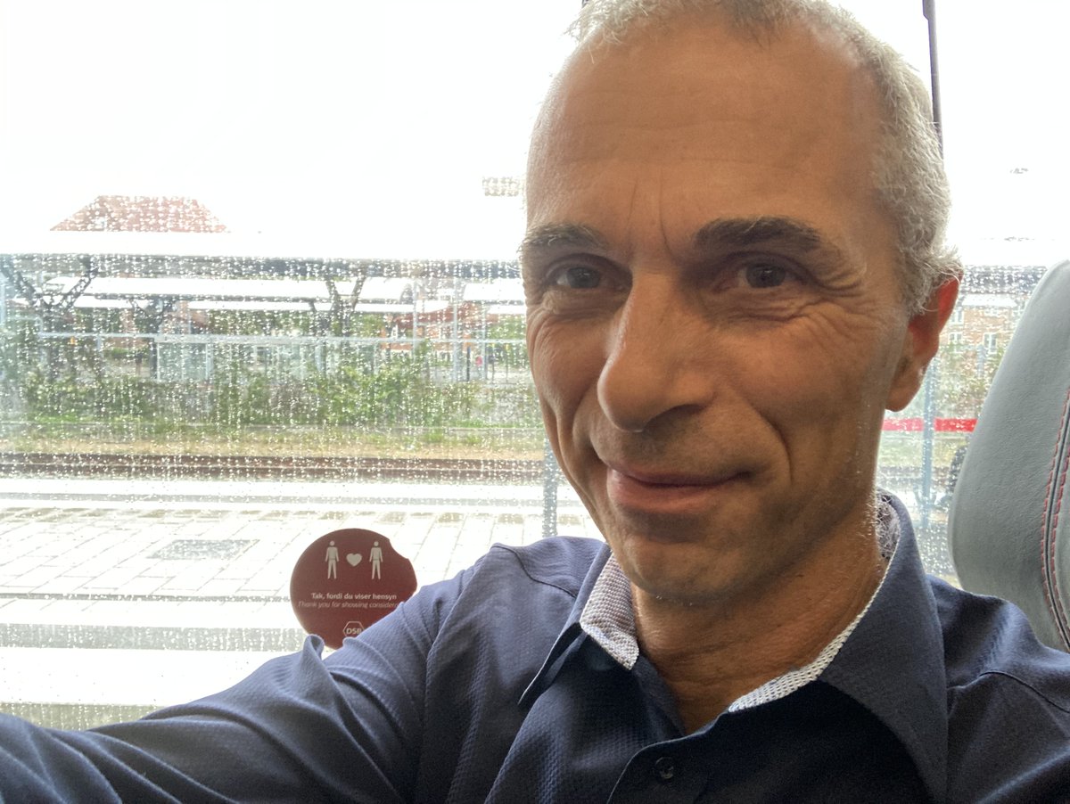 IHoumark's tweet photo. JOBNYT: Fra på mandag bliver jeg skrivende redaktør for det kommende medie Seniormonitor, som hører under Monitormedier.
Det betyder så også, at jeg må sige farvel til gode og hjælpsomme kolleger på NB-Medier. Stor tak til dem! Også for en rørende afsked her tidligere på ugen. 👏 https://t.co/MQemJsMOZh