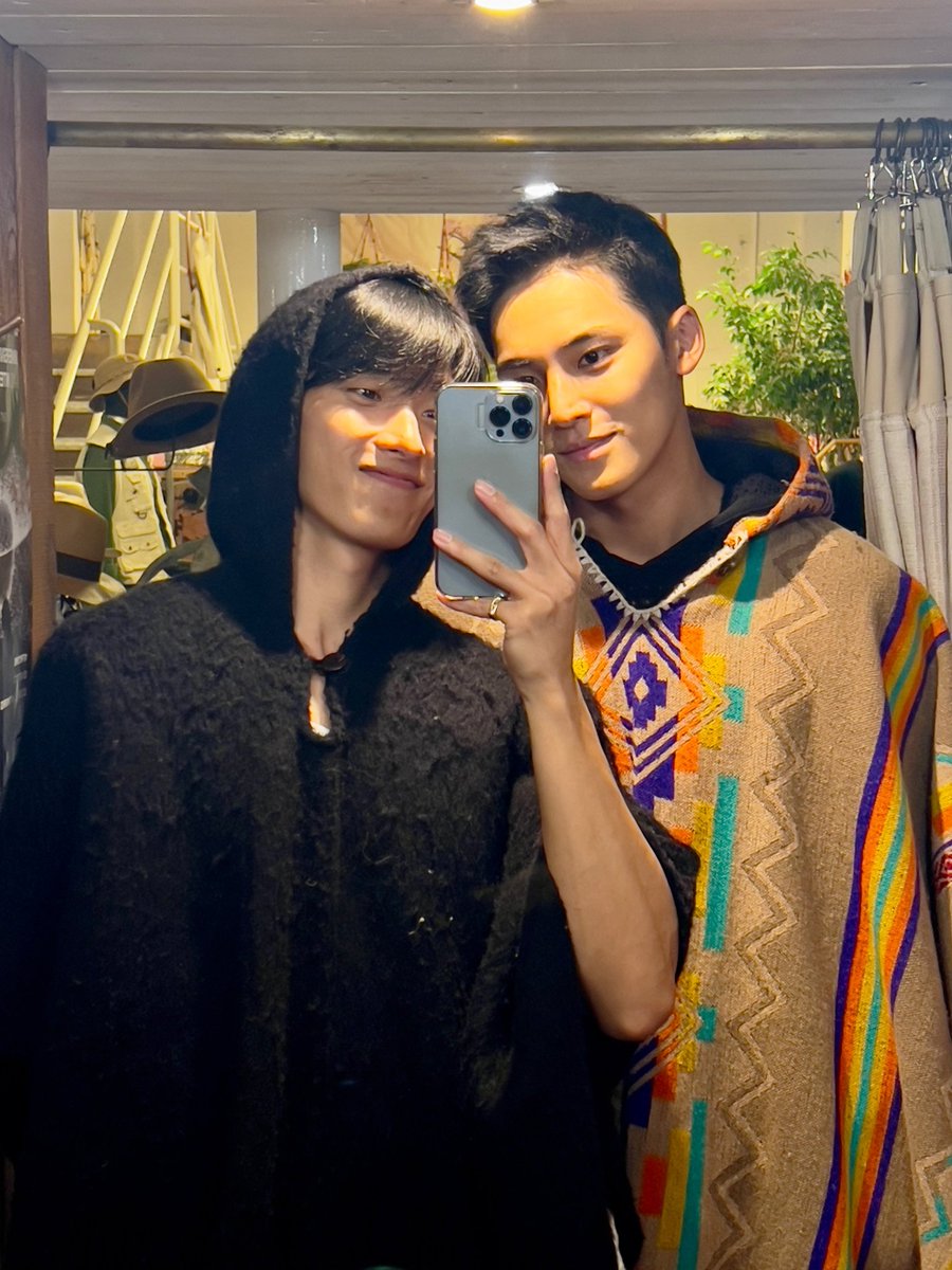 mingyuHQpics's tweet photo. 221109 dk weverse update with mingyu #민규 https://t.co/GgLVqq6fSm