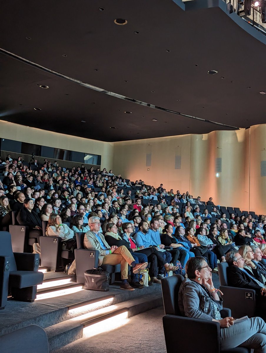 floriangrill's tweet photo. Hier réunions à Orléans à la Ligue Centre val de loire pour plancher devant 700 nouveaux arrivants de l’Académie puis rencontrer les cadres techniques  de la ligue. Au menu le rôle éducatif du rugby et l’atout du rugby à 5 mixte, sans choc et sans plaquage ! @FranceRugby https://t.co/7MW34Ssxd9