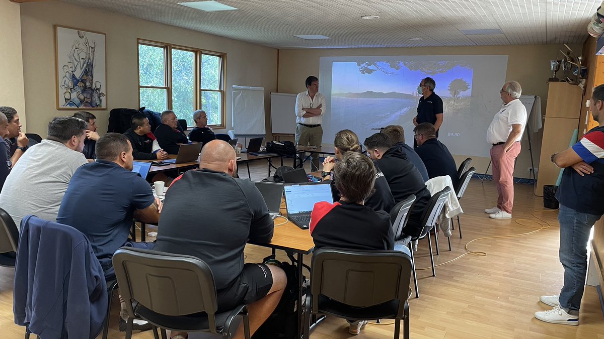 floriangrill's tweet photo. Hier réunions à Orléans à la Ligue Centre val de loire pour plancher devant 700 nouveaux arrivants de l’Académie puis rencontrer les cadres techniques  de la ligue. Au menu le rôle éducatif du rugby et l’atout du rugby à 5 mixte, sans choc et sans plaquage ! @FranceRugby https://t.co/7MW34Ssxd9