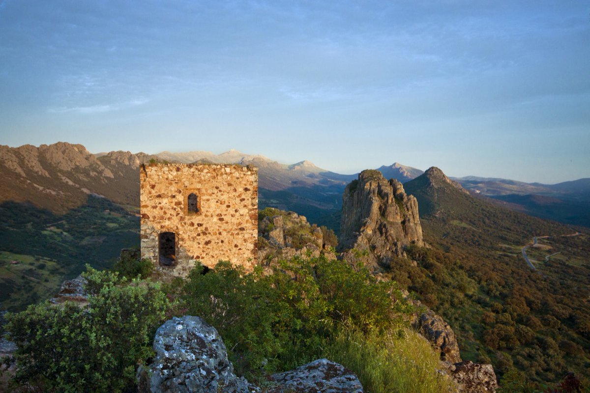 Junta_Ex's tweet photo. Desde Extremadura Turismo proponen un reto para este otoño: visitar el mayor número posible de MIRADORES de Extremadura. Un reto y un regalo para los sentidos.

👉 ¿Alguna recomendación?

Miradores de Extremadura: https://t.co/Y6iGqk1aqt

📲 @cultura_EXT @extremadura_tur https://t.co/zNB8eF1W8d