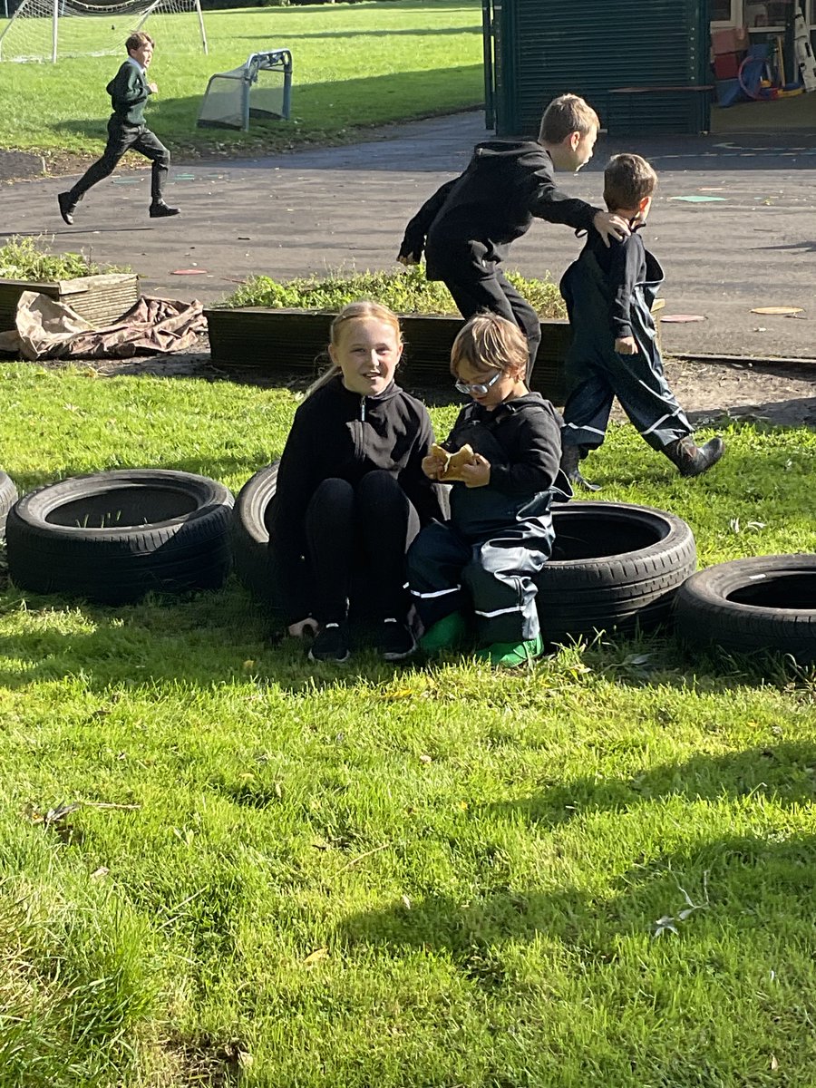 Y5 had an amazing Muddy Monday with <a href="/ecclaneendsyr/">@ecclaneendsYR</a>. The long awaited Seedling &amp; Gardener meet… never wanted it to end! #ItsSeedlingThyme #WeWereMintToBe