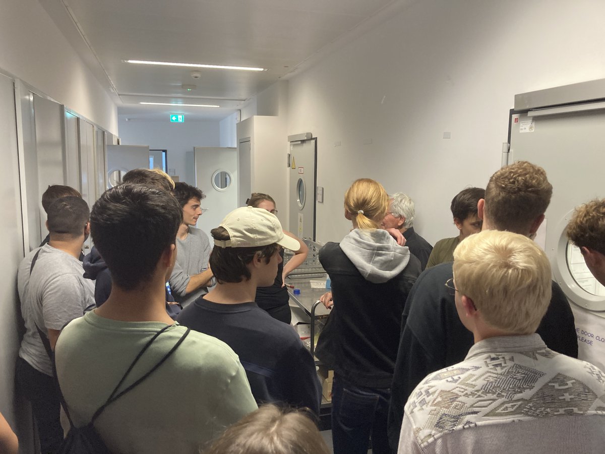 Die Gespräche der jungen Leute mit den Wissenschaftlern fanden die Teilnehmer aufschlussreich und interessant. Es war der Höhepunkt des Tages. Danke an Herrn Dähn shorturl.at/clDSY
