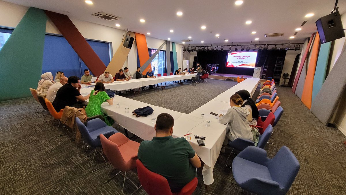 Belediyemiz Bilim Beyoglu ek hizmet binasında Beyak ekibimiz ve Afad Gönüllülerin katilimiyla <a href="/OGMgovtr/">Orman Genel Müdürlüğü</a> tarafindan orman yangınlarıyla mücadele eğitimi düzenlenmiştir. <a href="/haydaraliyildiz/">🇹🇷Haydar Ali YILDIZ</a> <a href="/TCTarim/">T.C. Tarım ve Orman Bakanlığı</a>