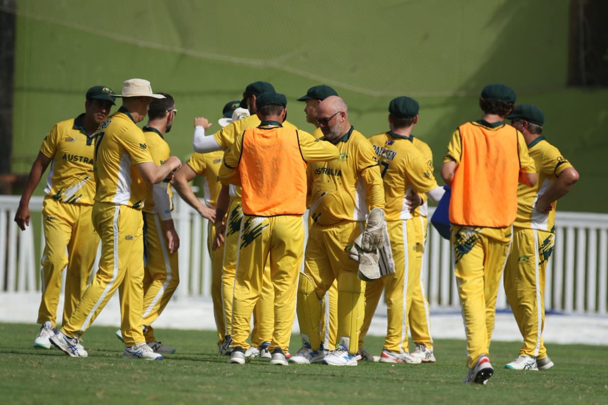 A strong start for the Aussies as they make their presence felt, grabbing 3 crucial wickets in the first 3 overs.

#ausvsnepal #mcwglobalcup #over40s