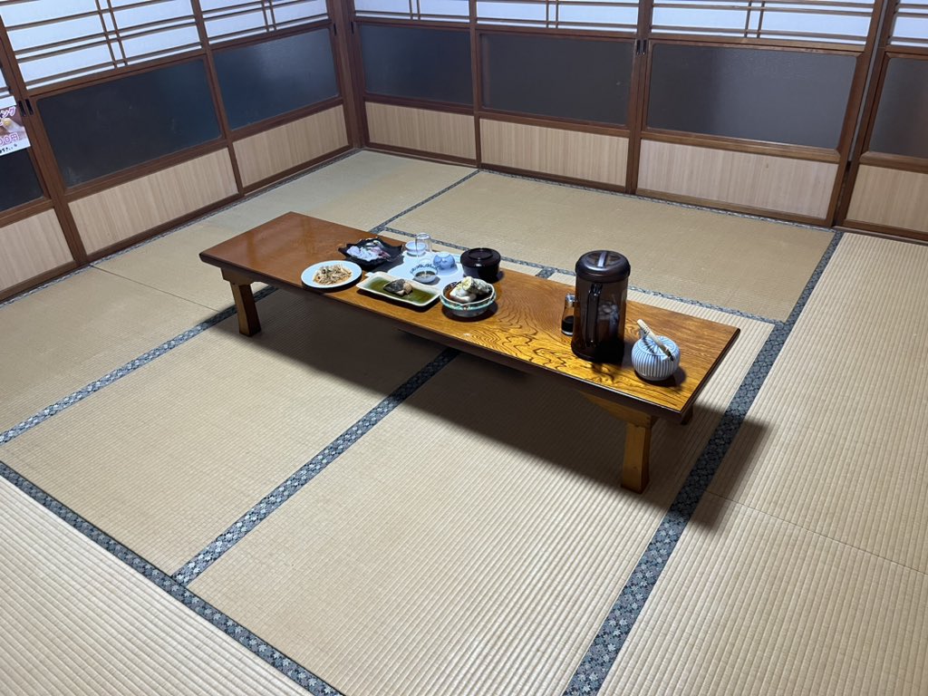 Pad_Ghost's tweet photo. 寂しすぎて https://t.co/mYRxzb8E81