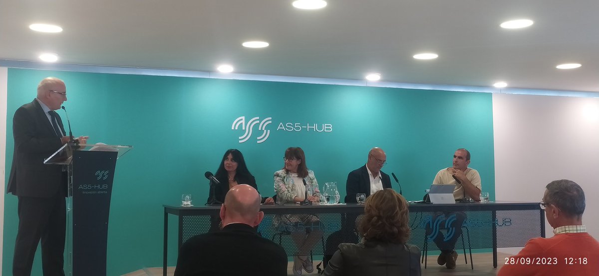 CParedes_FADE's tweet photo. Compartiendo esta interesante sesión de la jornada del @ClusterTICAstur sobre las necesidades de digitalización de las empresas turísticas asturianas. Gracias Alicia, Elisa, Jaime y Tito. https://t.co/8ivnpfTurq