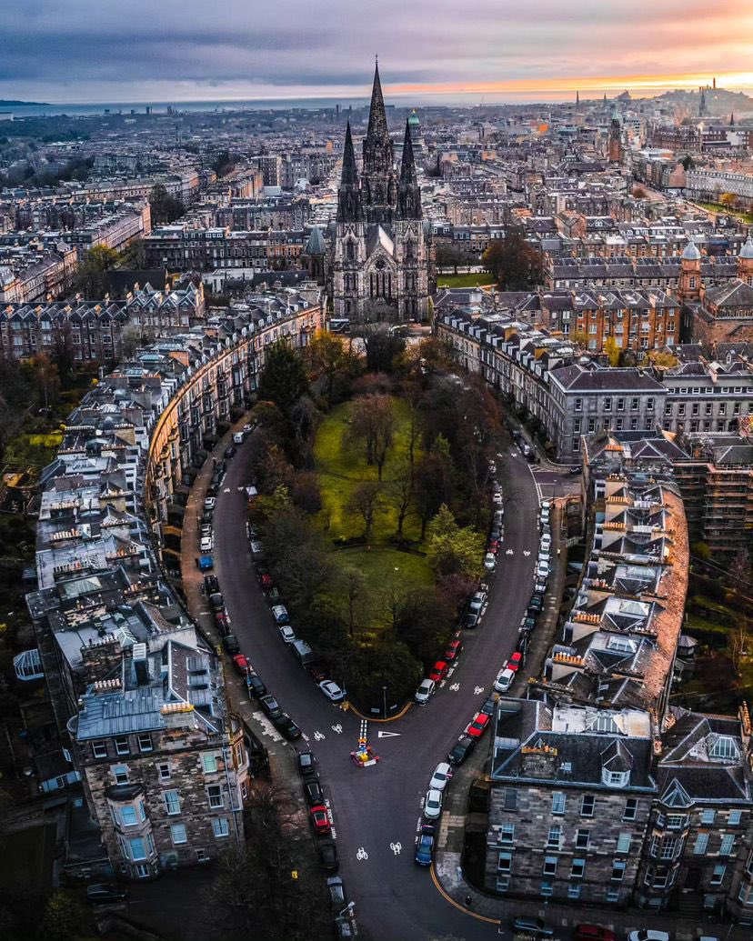 Edinburgh, Scotland 🏴󠁧󠁢󠁳󠁣󠁴󠁿 📸: @levixphotos