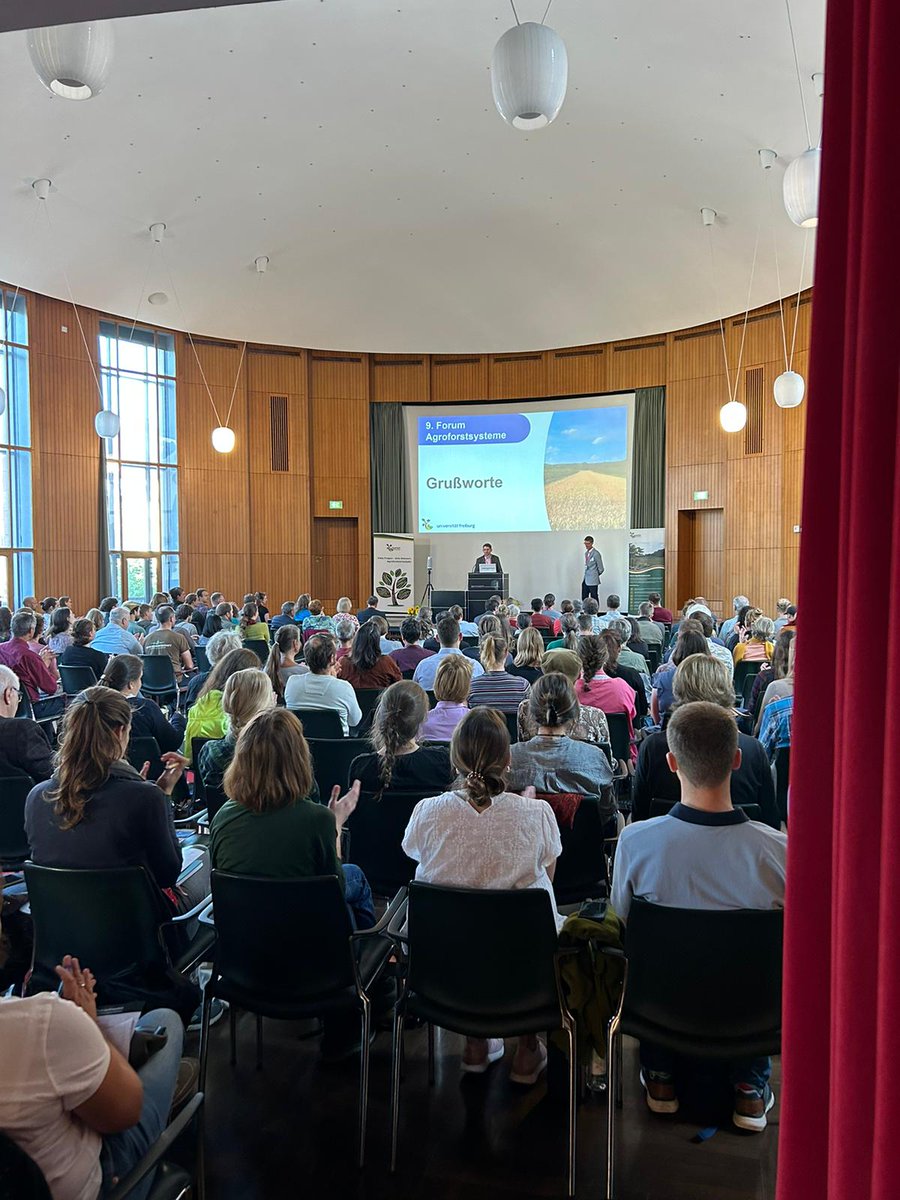 Agroforst_DeFAF's tweet photo. Tag 2 des #forumagroforst in #Freiburg: mit spannenden Vorträgen, anregende Diskussionen und Gelegenheiten für den direkten Austausch sind wir in den Vormittag gestartet. 
@UniFreiburg #agroforst #landwirtschaft #agroforstwirtschaft https://t.co/wbYx5IVo9r