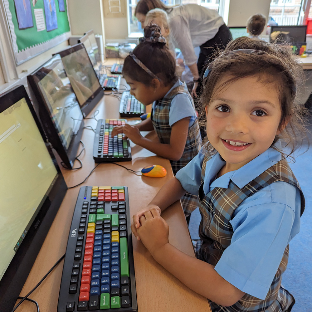 GayhurstSchool's tweet image. Year 2 are working on making posters in their IT lessons with Mr Bushnell. Getting the basics right, such as logging in accurately and choosing and opening software is all part of the learning process #KS2IT #computerbasics #siblingschool #ELDRIC @GayhurstHM