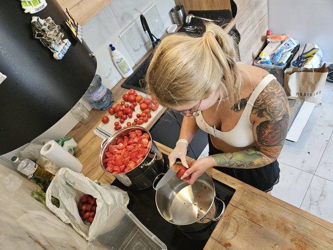 Będzie w zimę dobra pomidoroweczka🍅🍅🍅 Robicie przetwory? Czy za dużo z tym zabawy? https://t.co/EPqa<a href="/tag/championsleague"class="tags"><span>#championsleague</span></a>