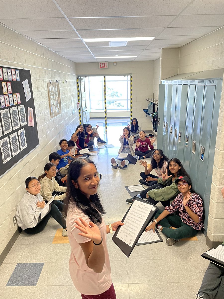 MsNeote's tweet photo. Our first week of Concert Band is going great! We’re working on clapping rhythms to help us read our new music! Look at all our beginner instrument students! #band #musiceducation @jackminer_ps 🎶👩🏽‍🏫 https://t.co/Jw2VqYYZbL