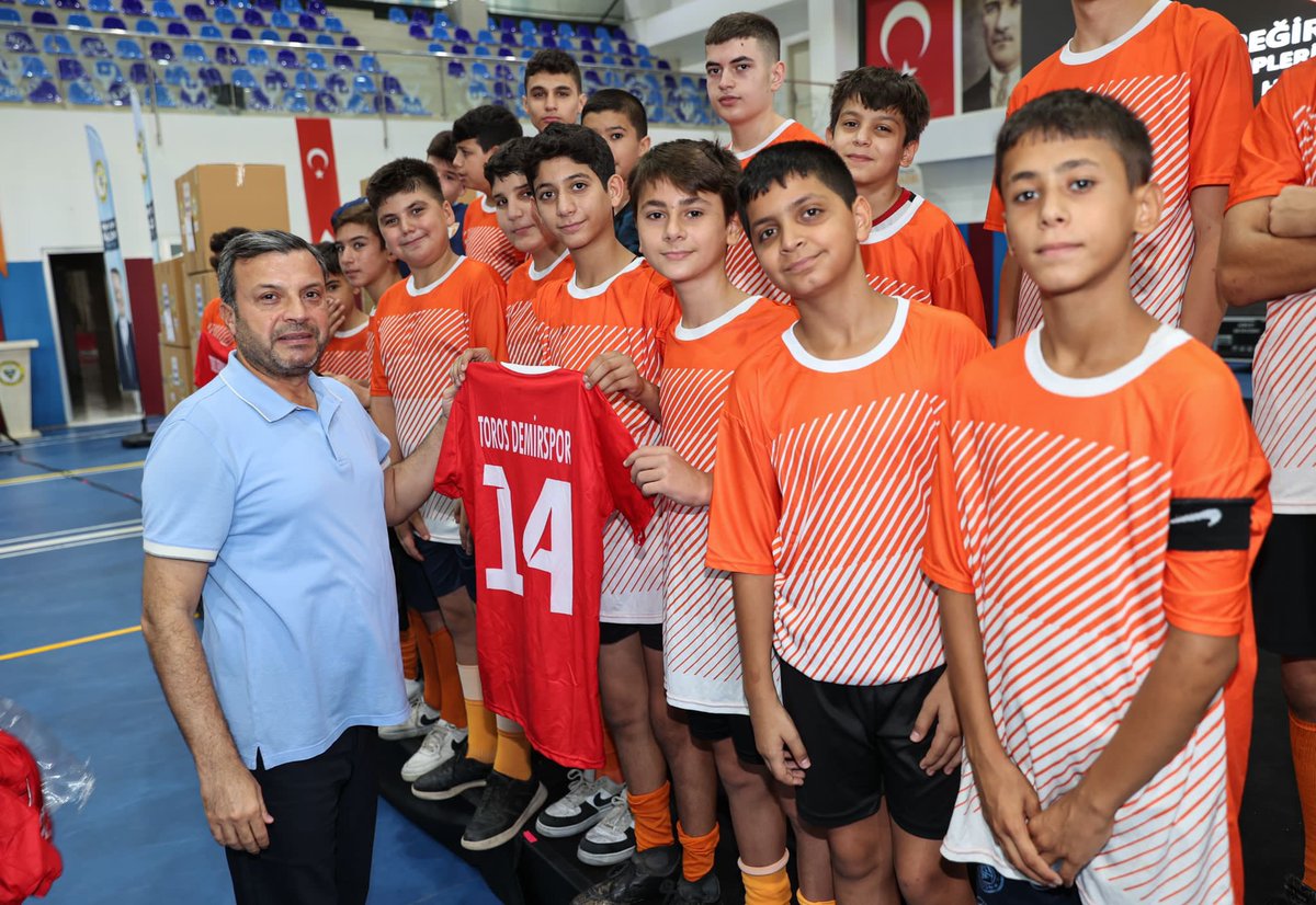Amatör Spor Kulüplerimize destek olmak amacıyla düzenlediğimiz Amatör Spor Kulüpleri Malzeme Dağıtım Törenimizi gerçekleştirdik.

Her zaman genç yeteneklerimizin yanındayız 🙋‍♂️
